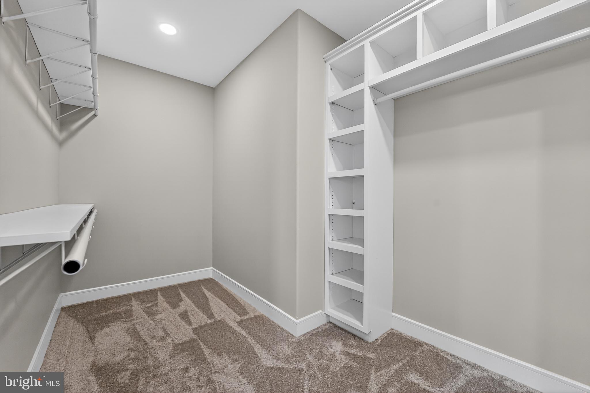 MERRITT SHORES - Residential