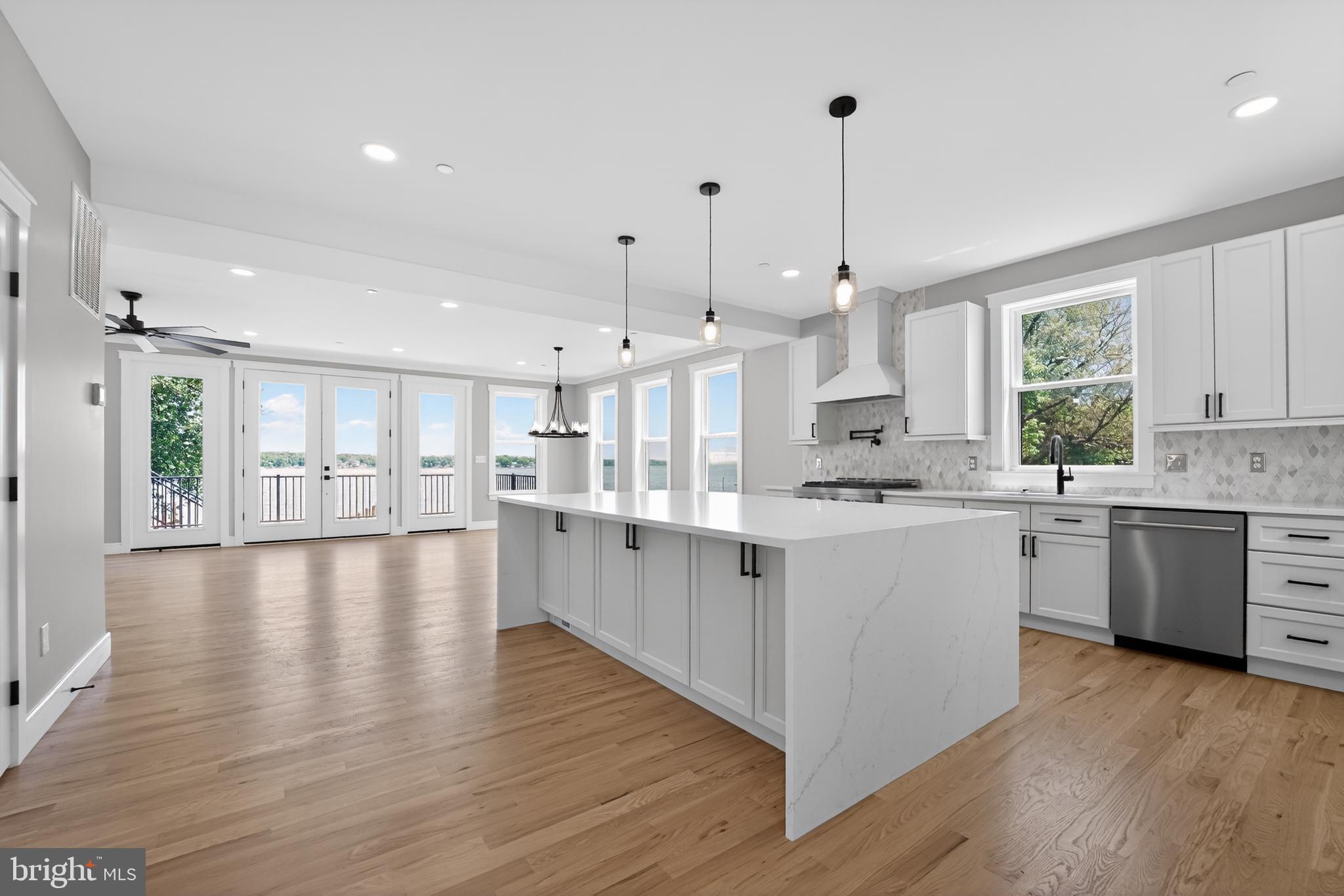 MERRITT SHORES - Residential