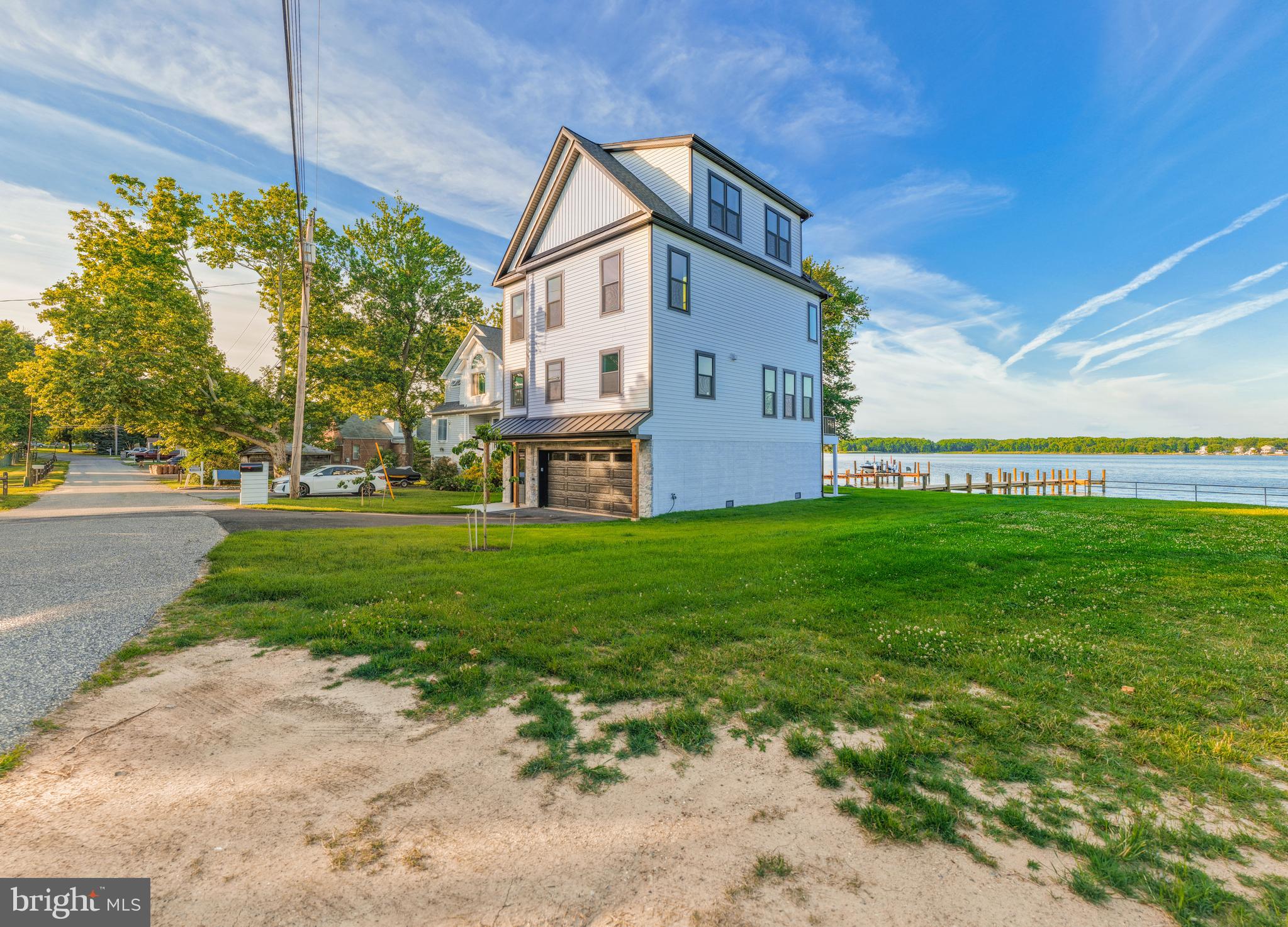 MERRITT SHORES - Residential