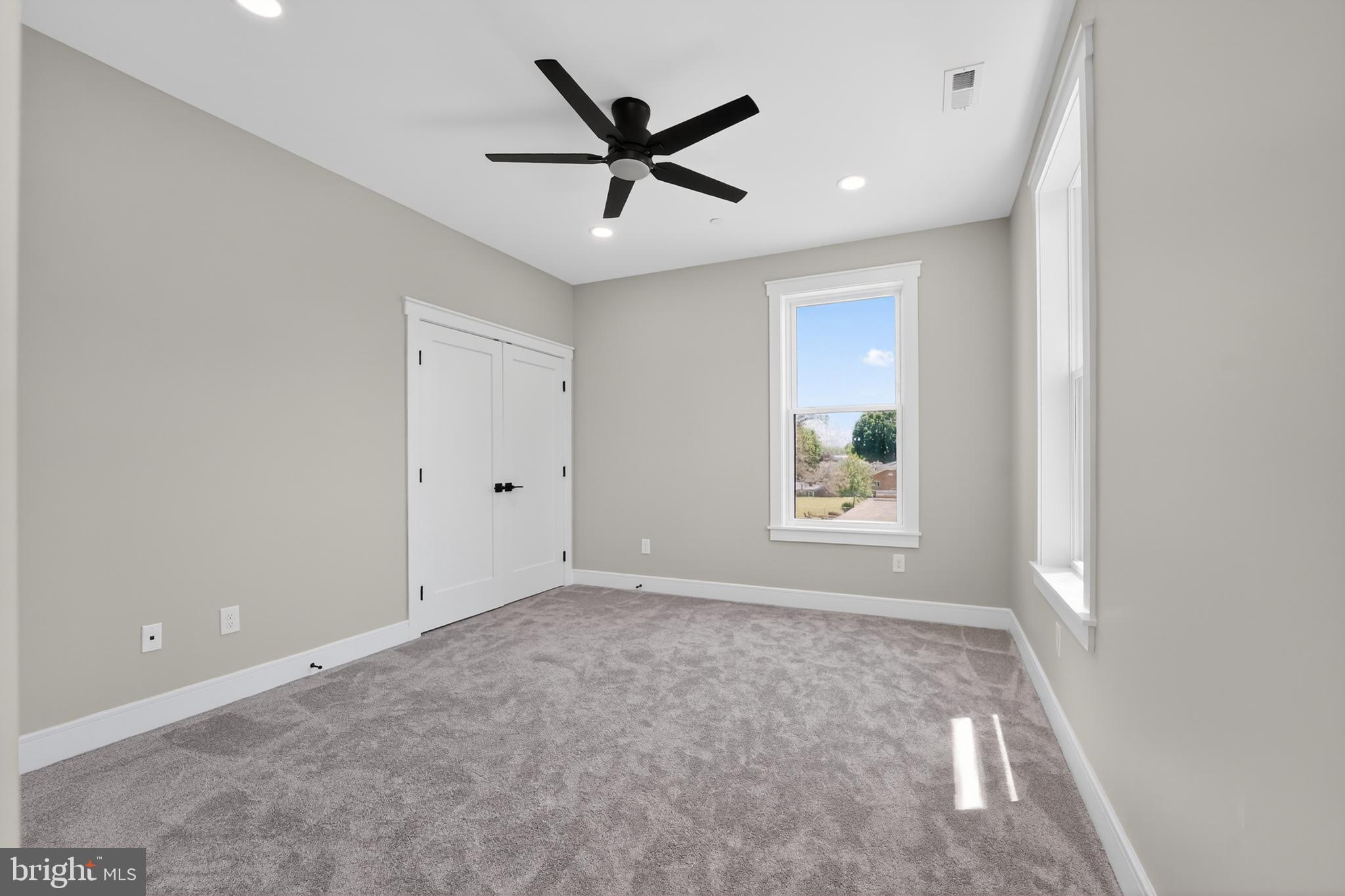 MERRITT SHORES - Residential