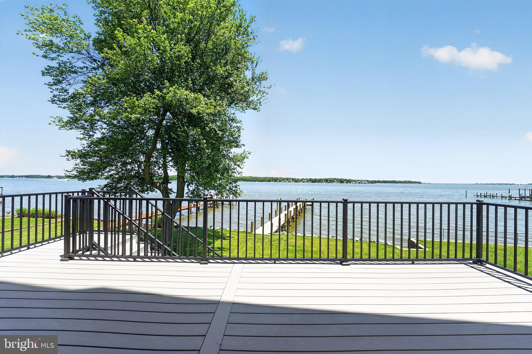 MERRITT SHORES - Residential