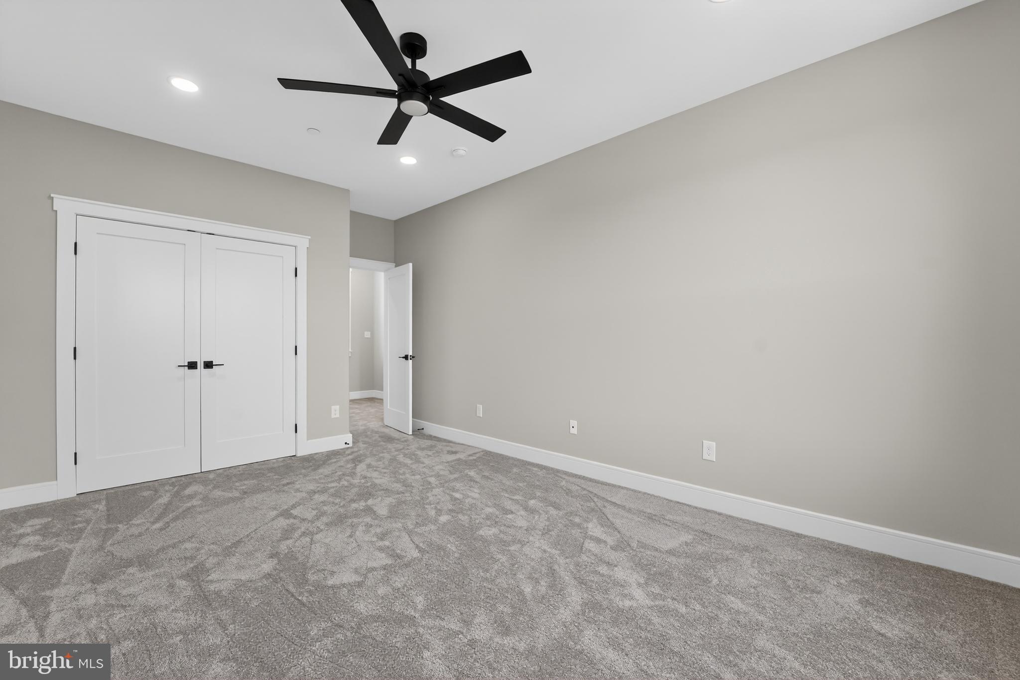 MERRITT SHORES - Residential