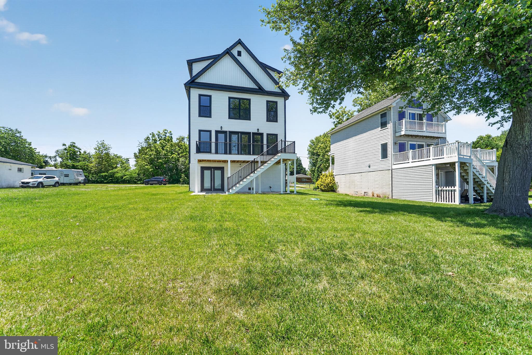 MERRITT SHORES - Residential
