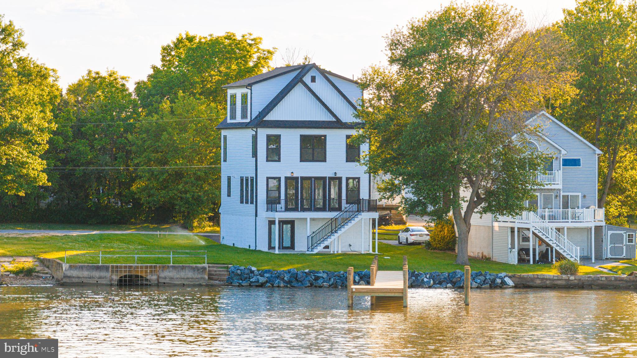 MERRITT SHORES - Residential