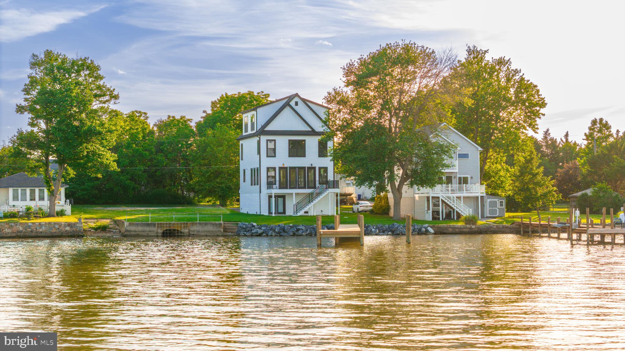 MERRITT SHORES - Residential
