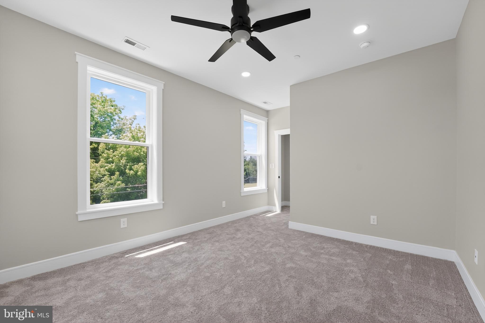 MERRITT SHORES - Residential