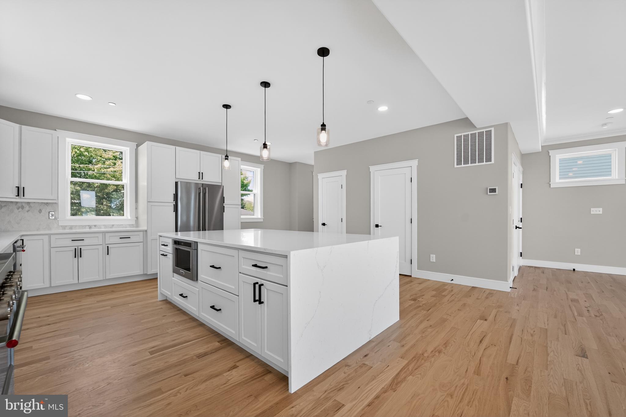 MERRITT SHORES - Residential