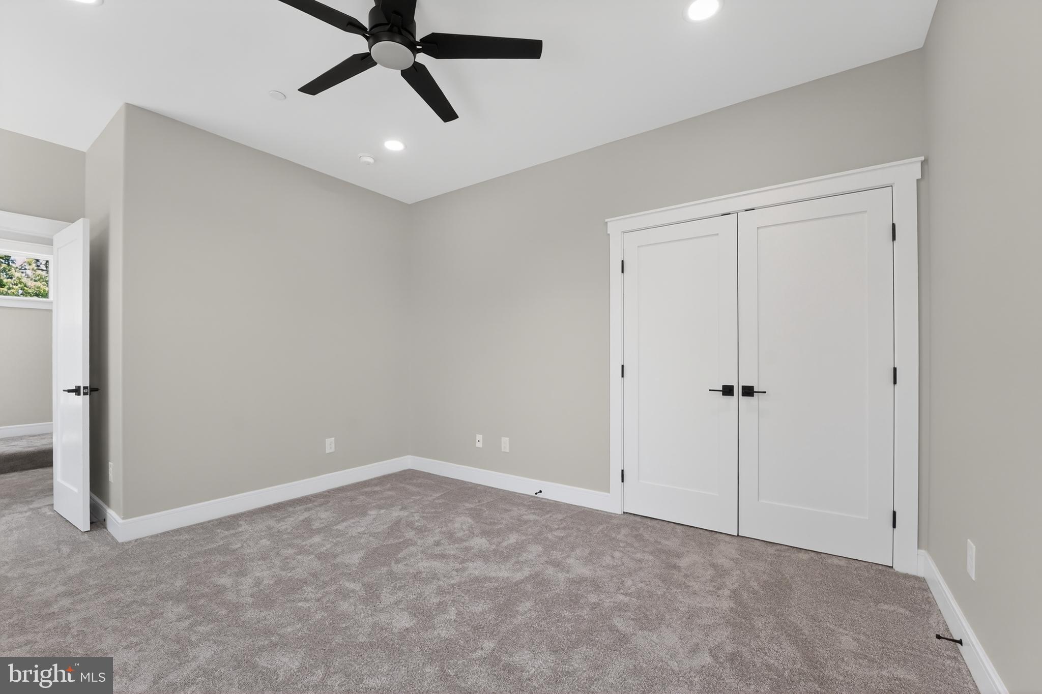 MERRITT SHORES - Residential