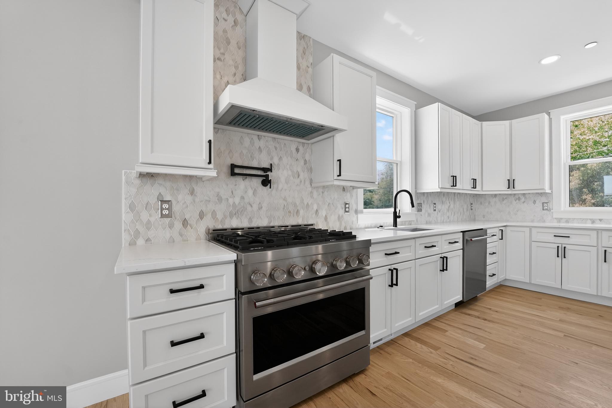 MERRITT SHORES - Residential