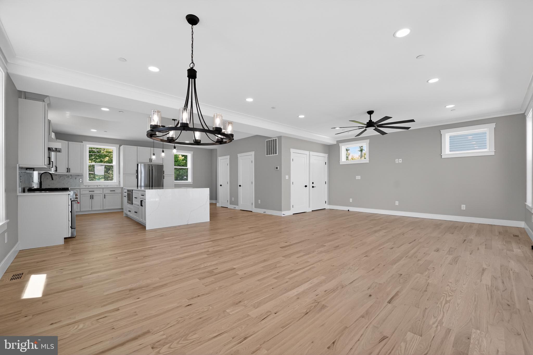 MERRITT SHORES - Residential