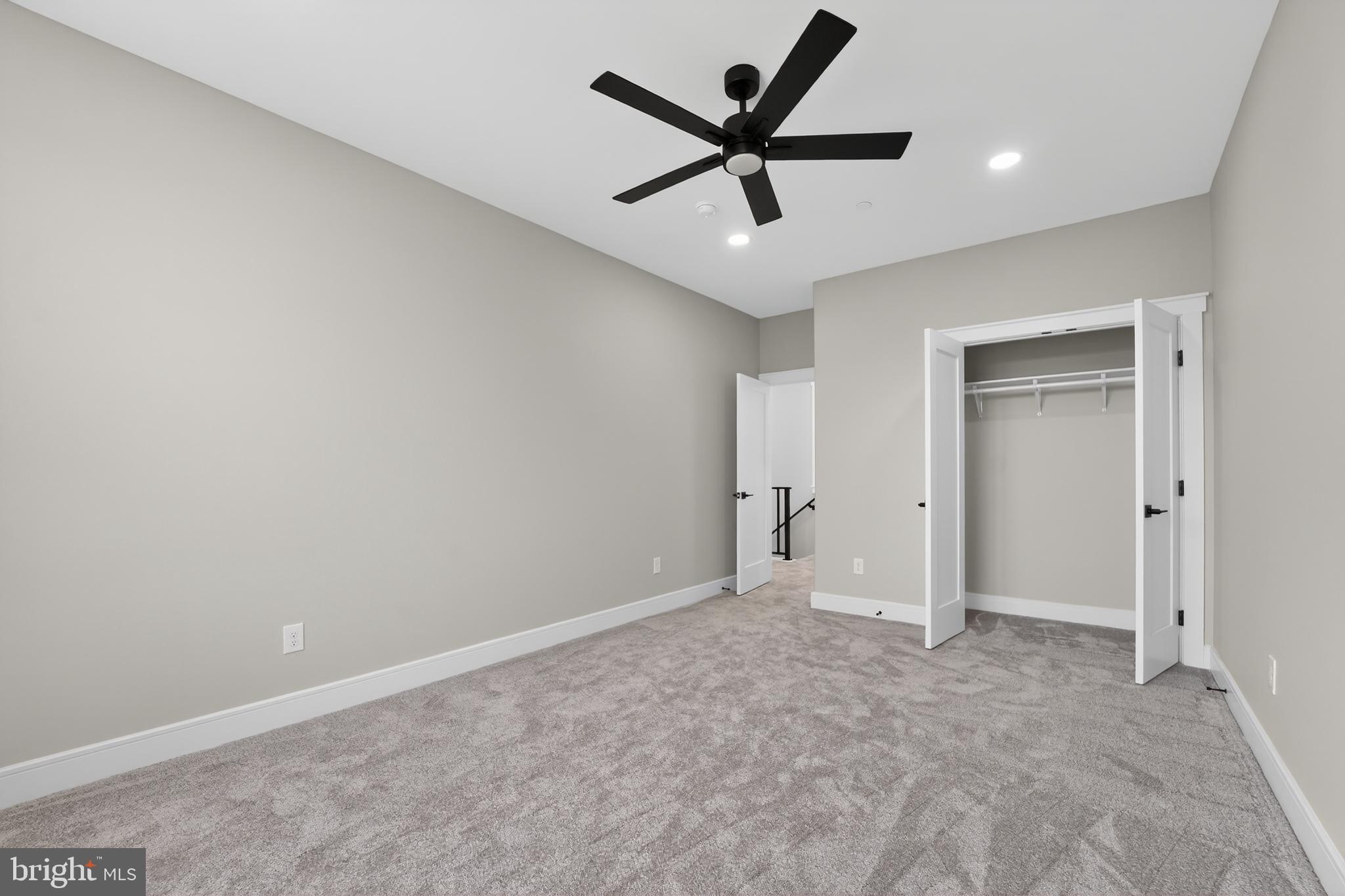 MERRITT SHORES - Residential