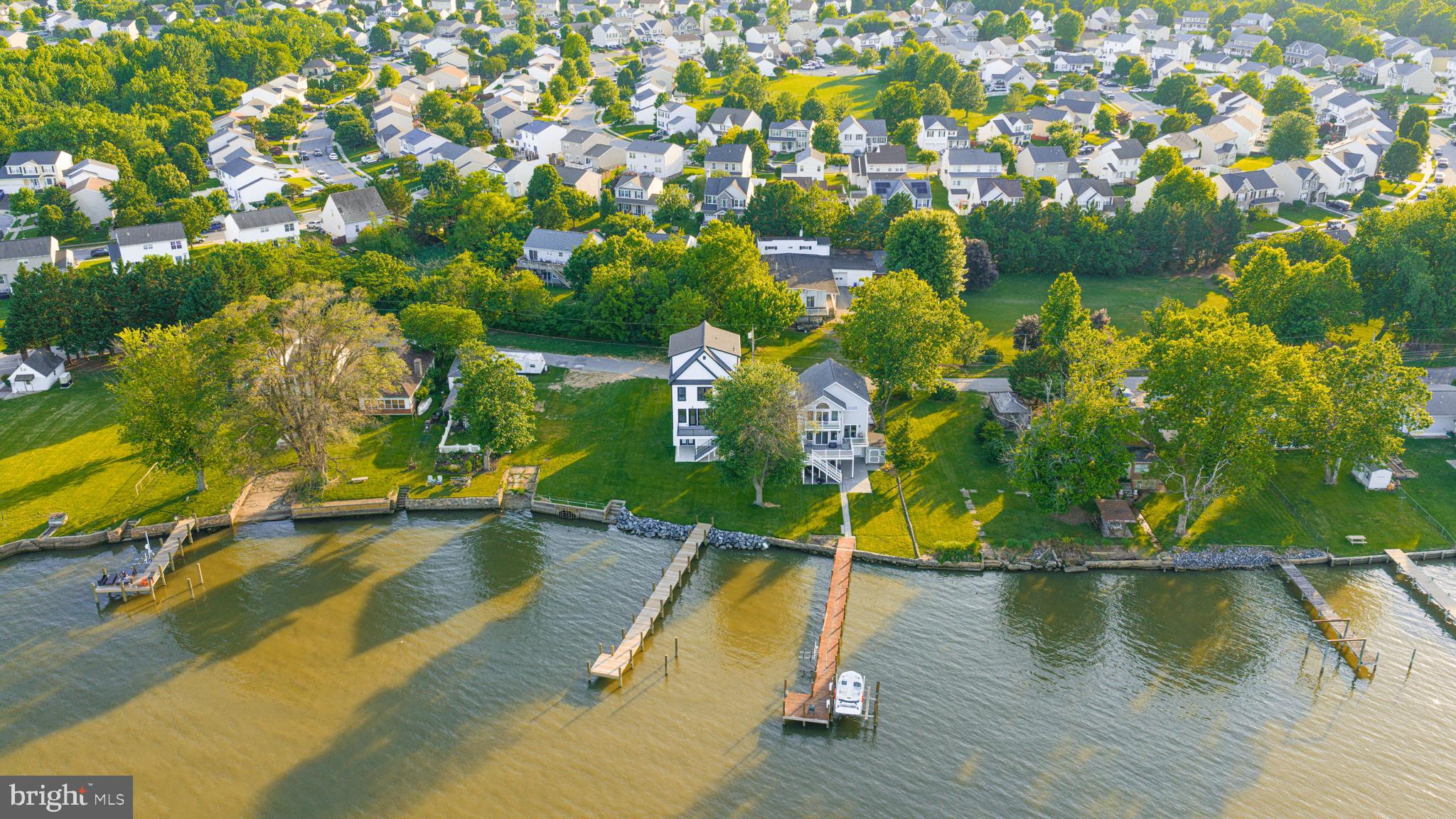 MERRITT SHORES - Residential