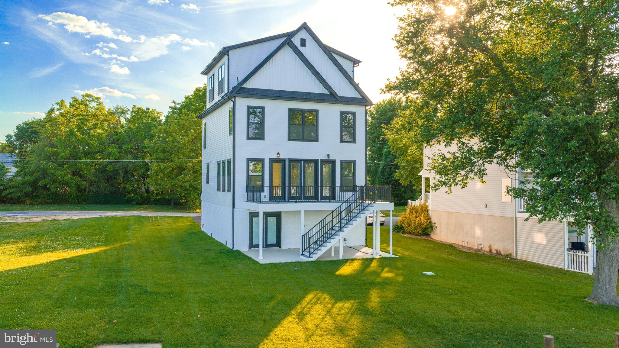 MERRITT SHORES - Residential
