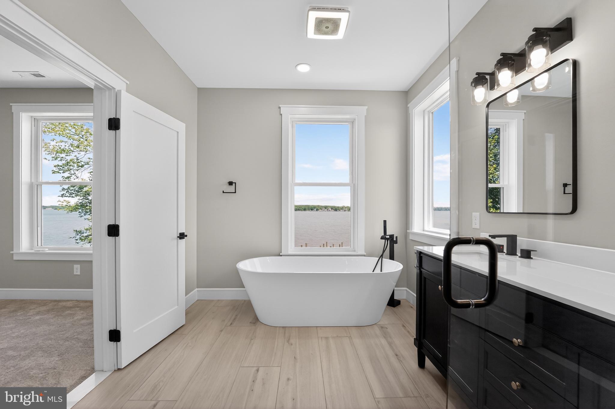 MERRITT SHORES - Residential