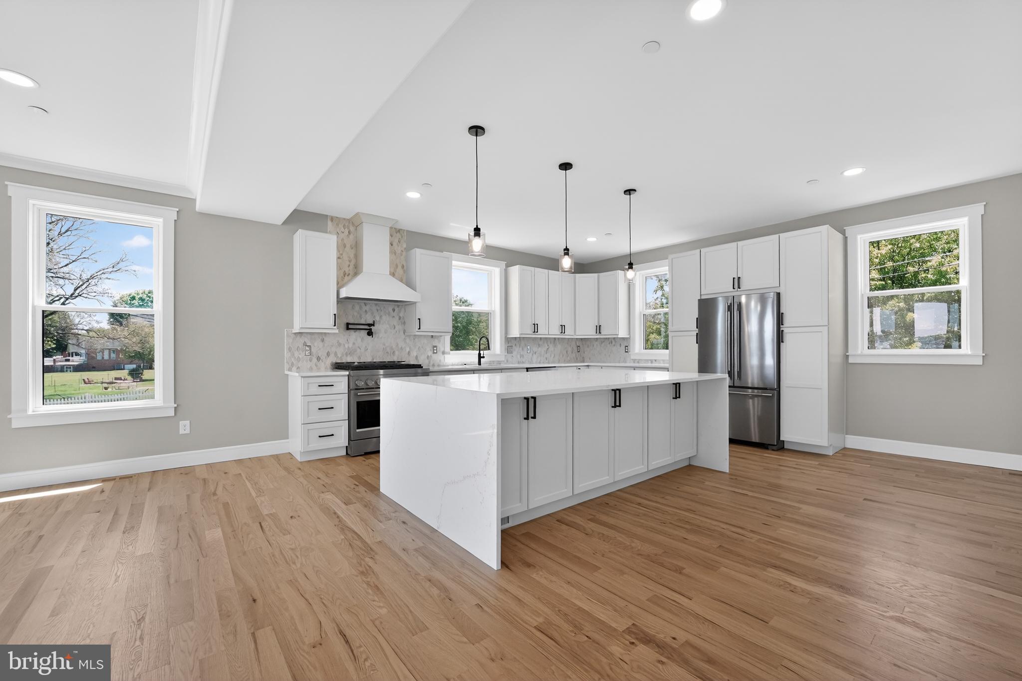 MERRITT SHORES - Residential