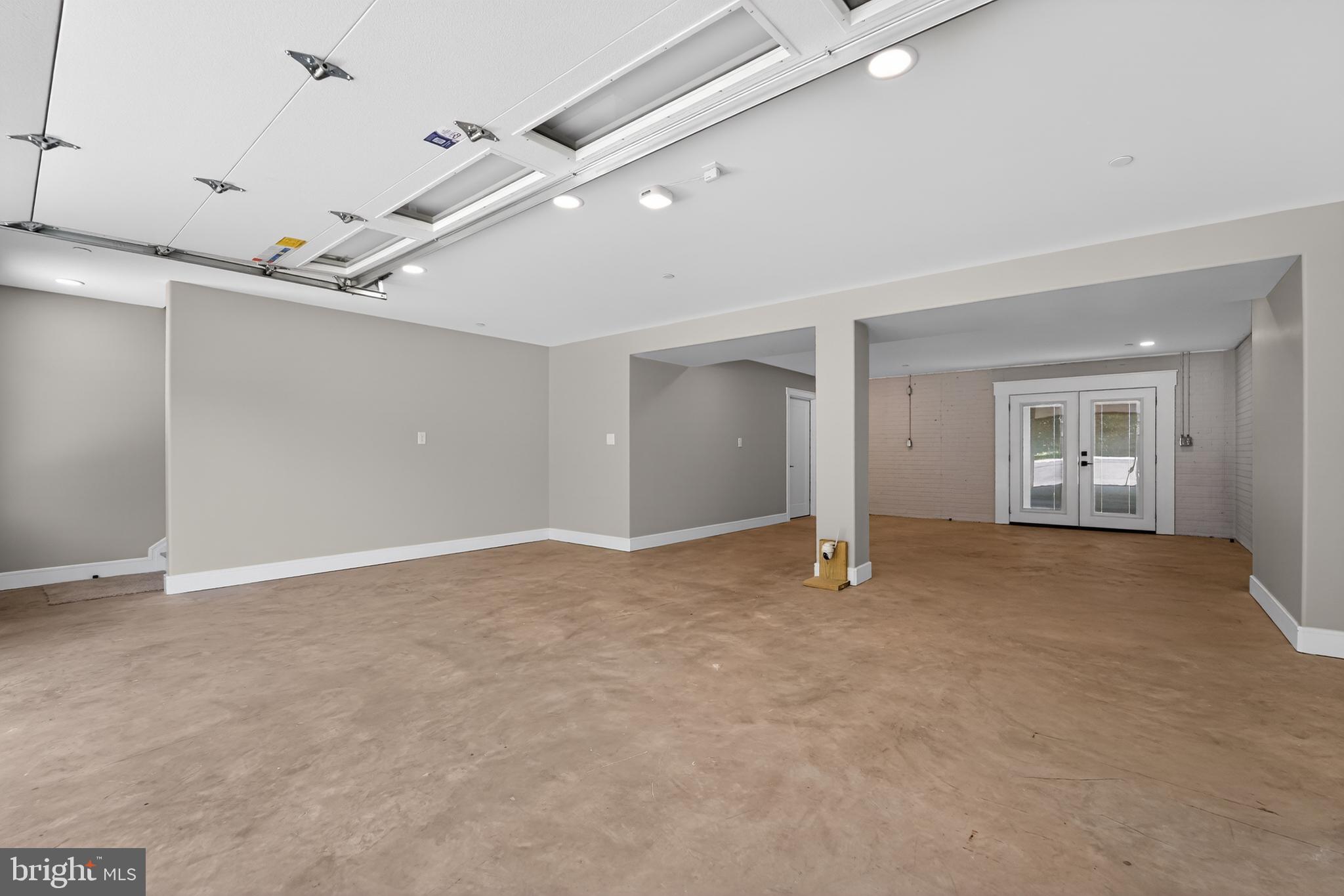 MERRITT SHORES - Residential