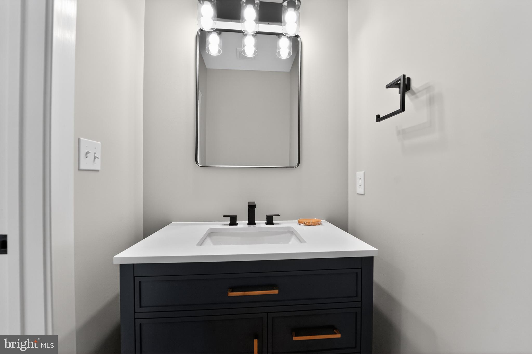 MERRITT SHORES - Residential