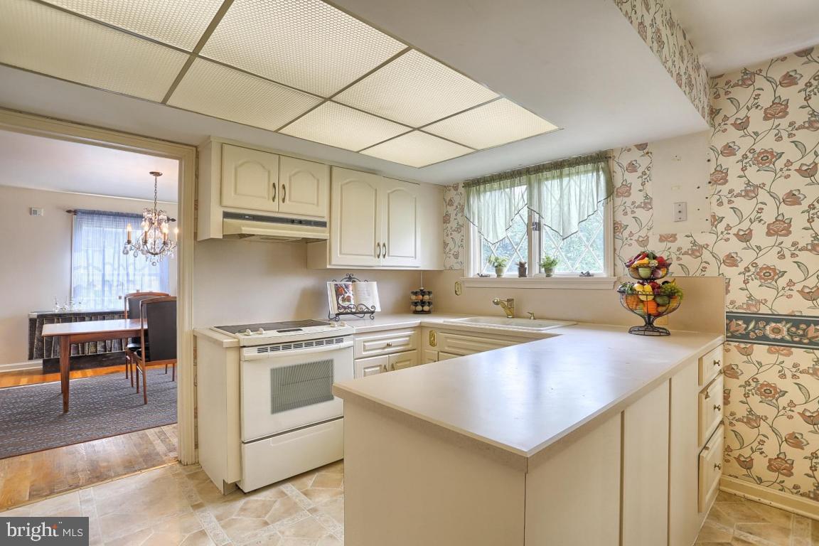 BEVERLY ESTATES - Residential