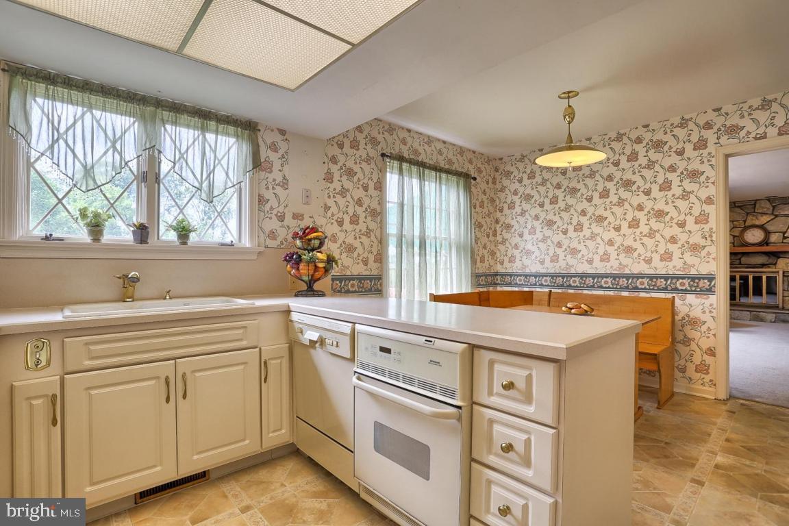 BEVERLY ESTATES - Residential