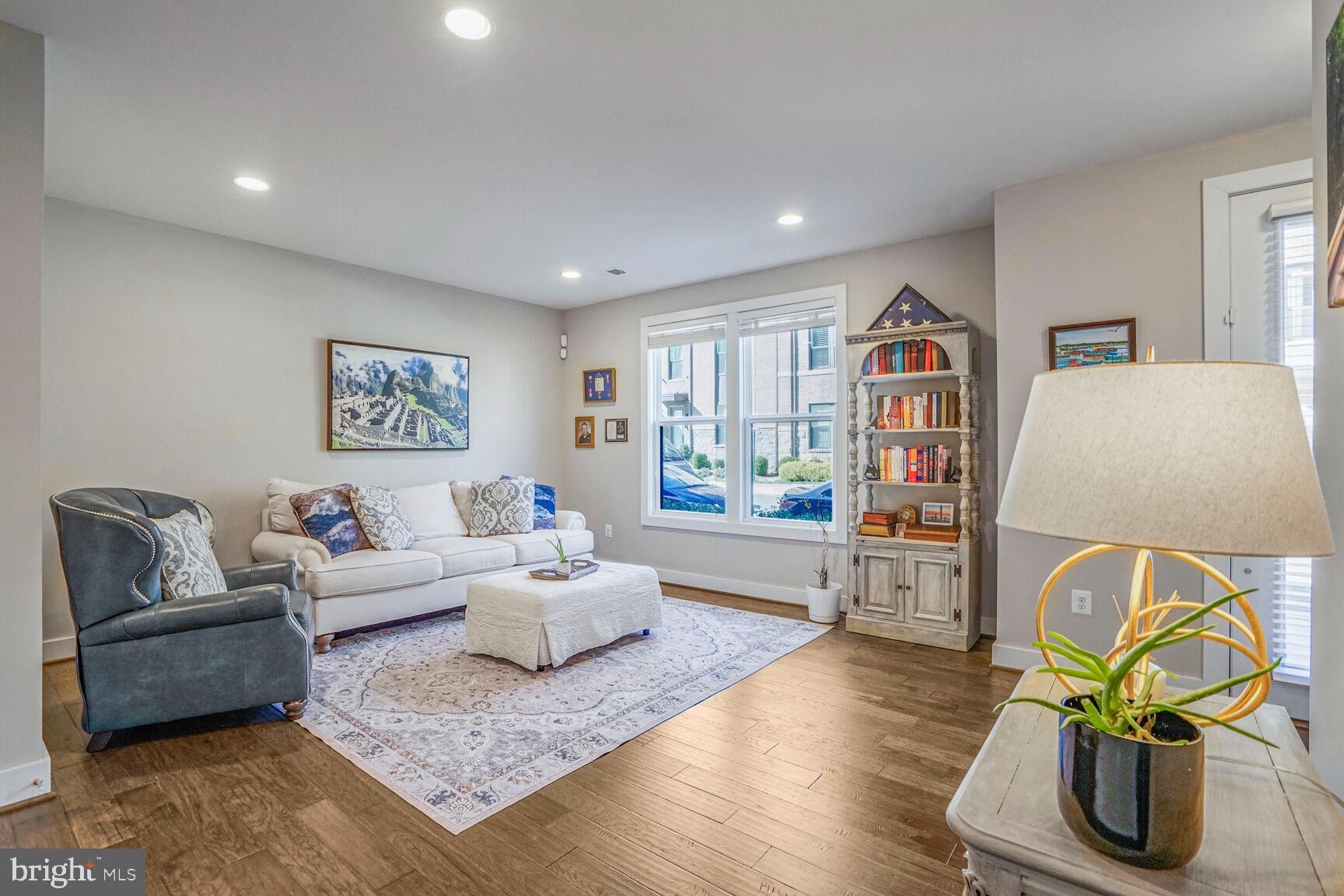 SM ONE LOUDOUN CONDO - Residential Lease