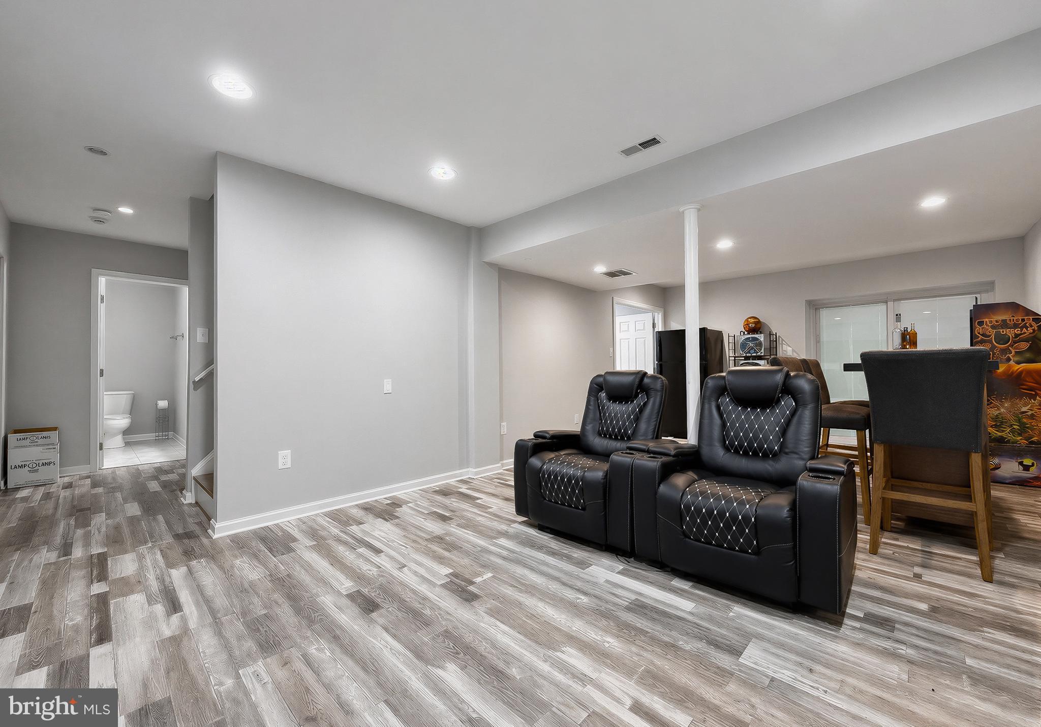 BREEZY POINT - Residential