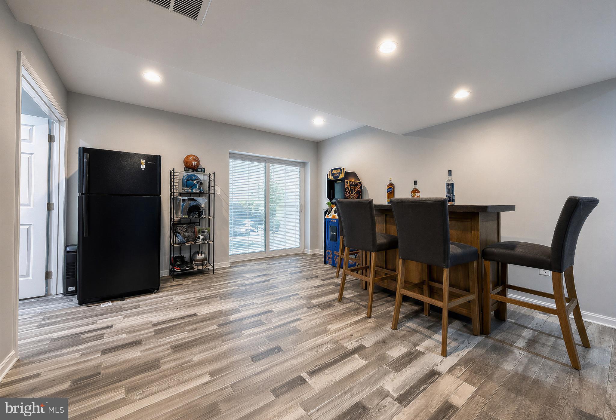 BREEZY POINT - Residential