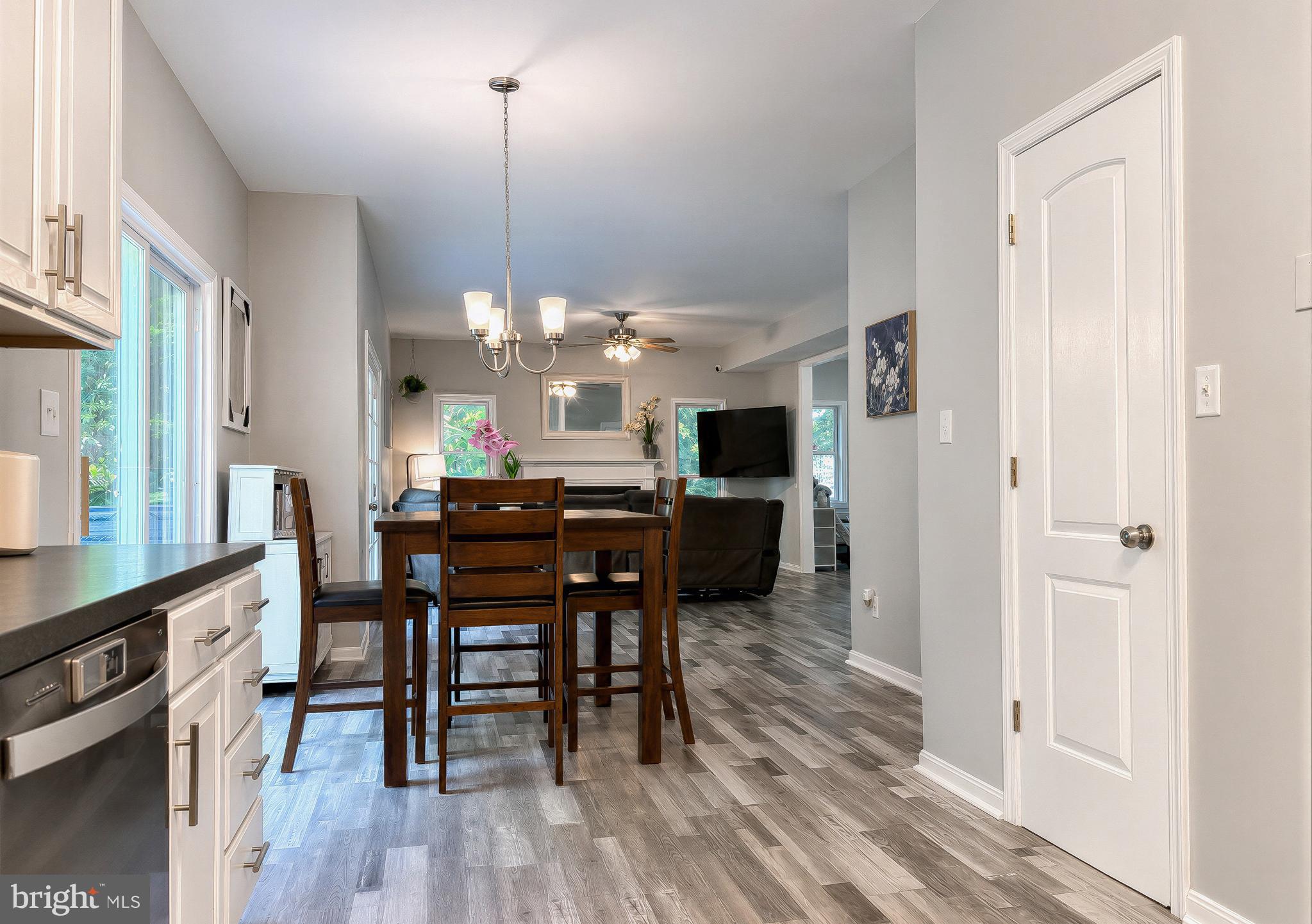 BREEZY POINT - Residential