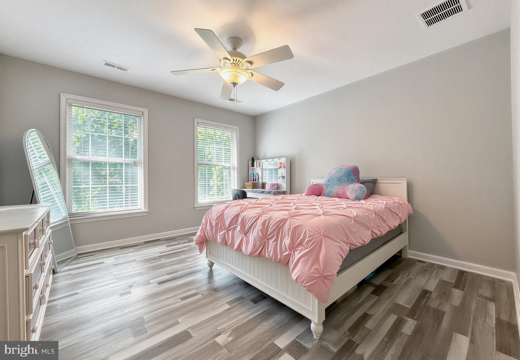 BREEZY POINT - Residential
