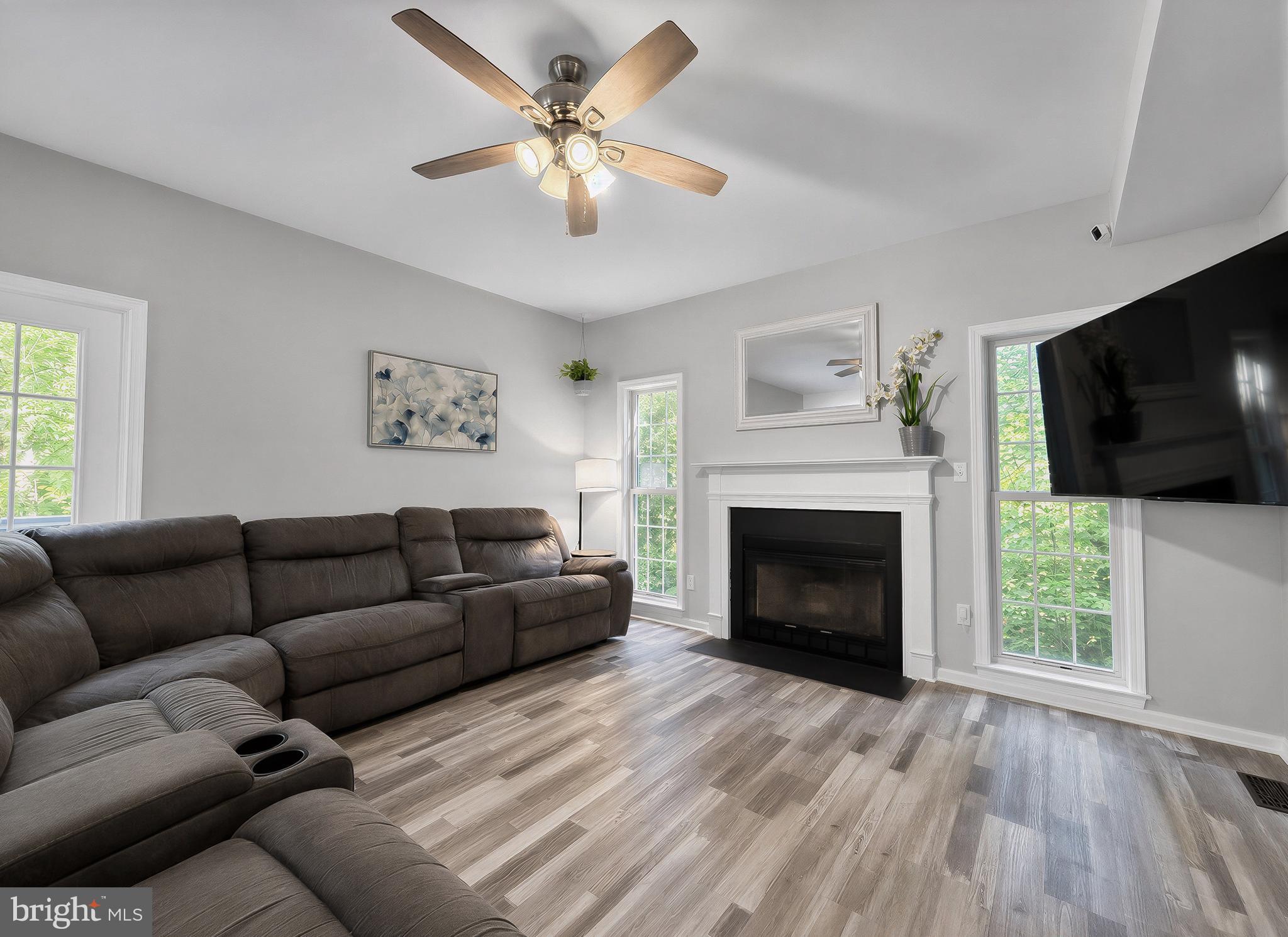 BREEZY POINT - Residential
