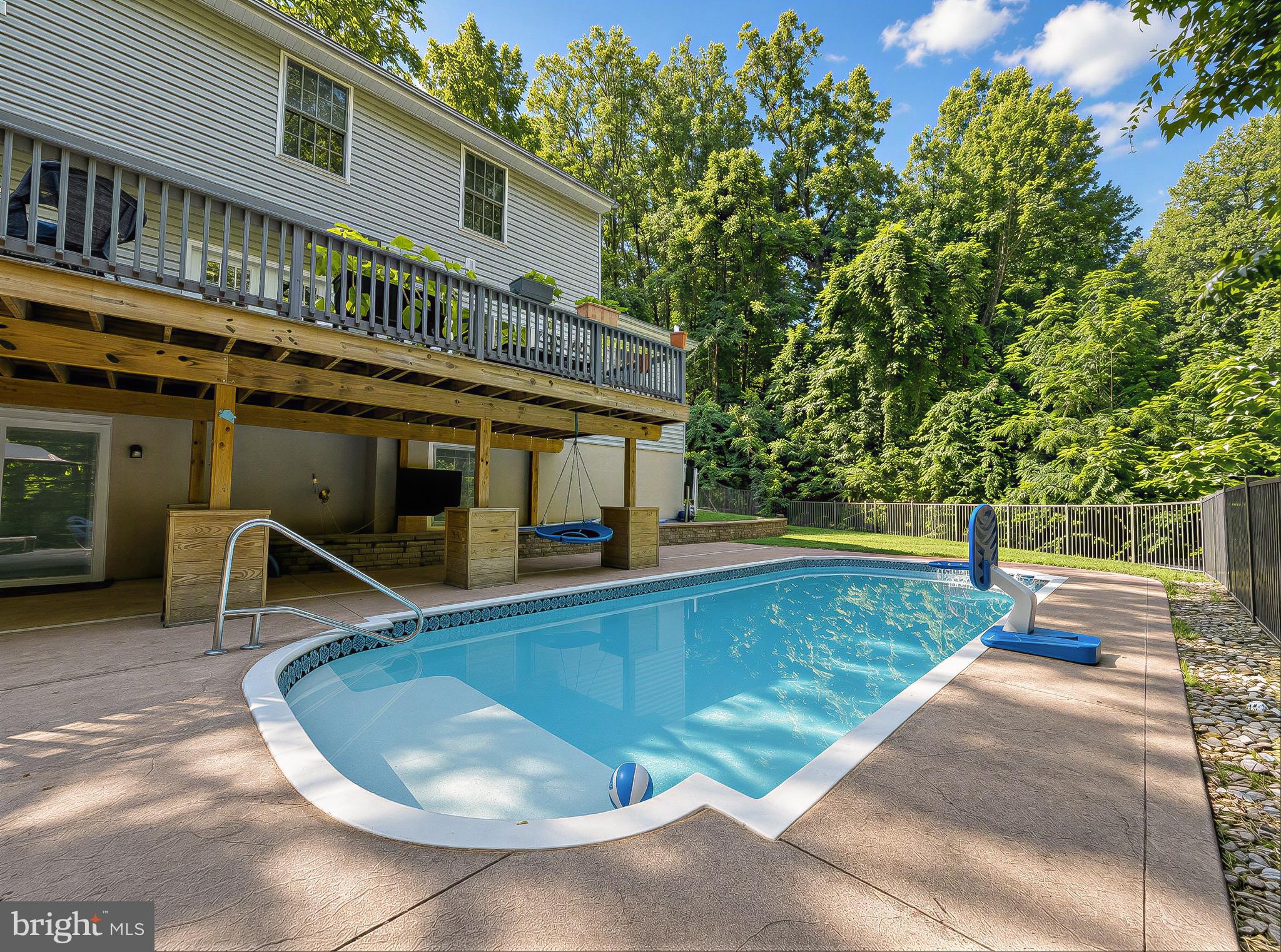 BREEZY POINT - Residential