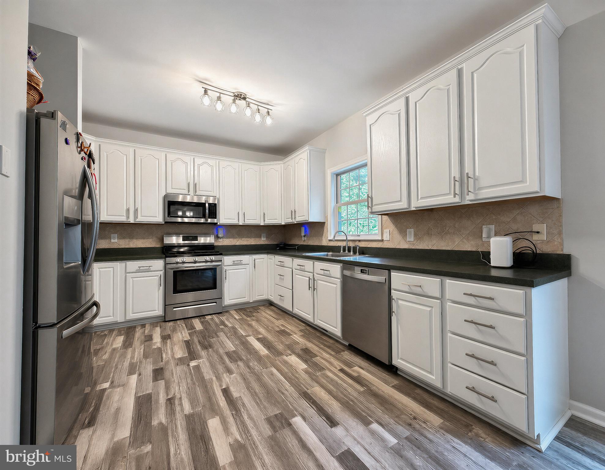 BREEZY POINT - Residential