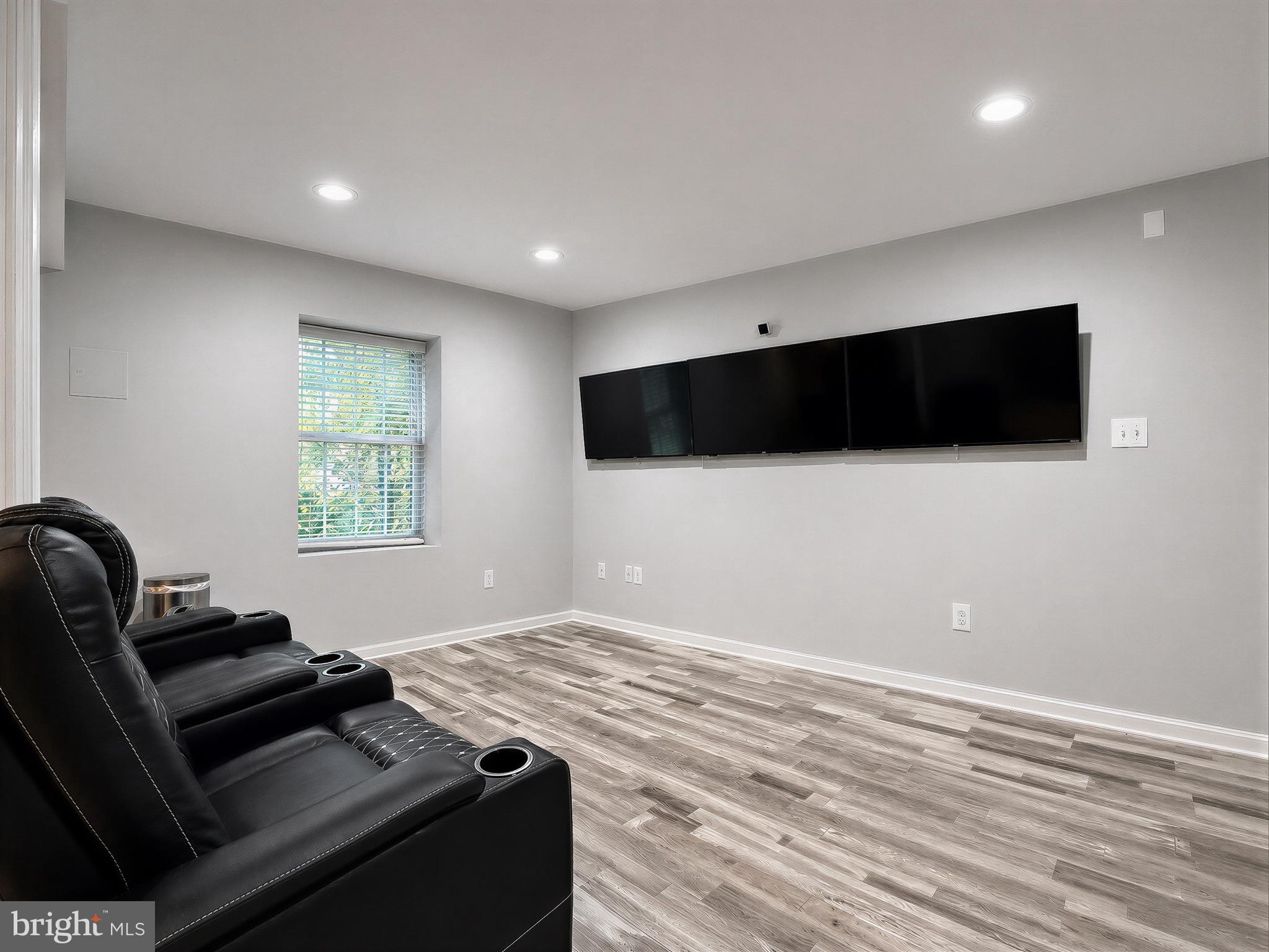 BREEZY POINT - Residential