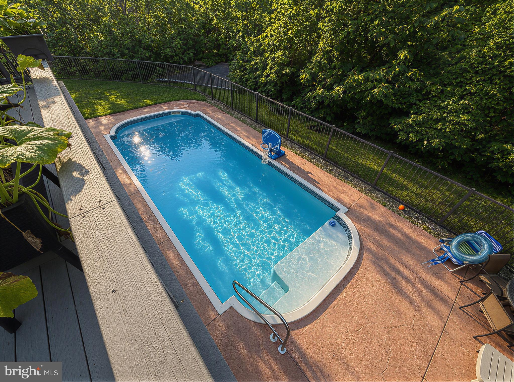 BREEZY POINT - Residential