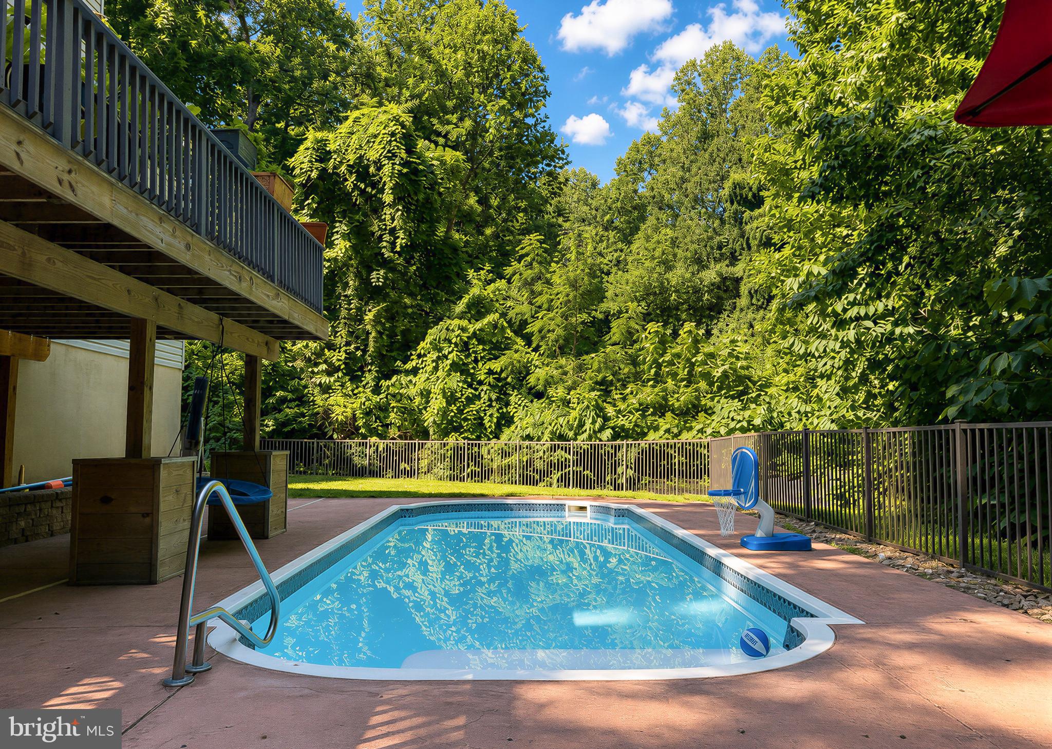 BREEZY POINT - Residential