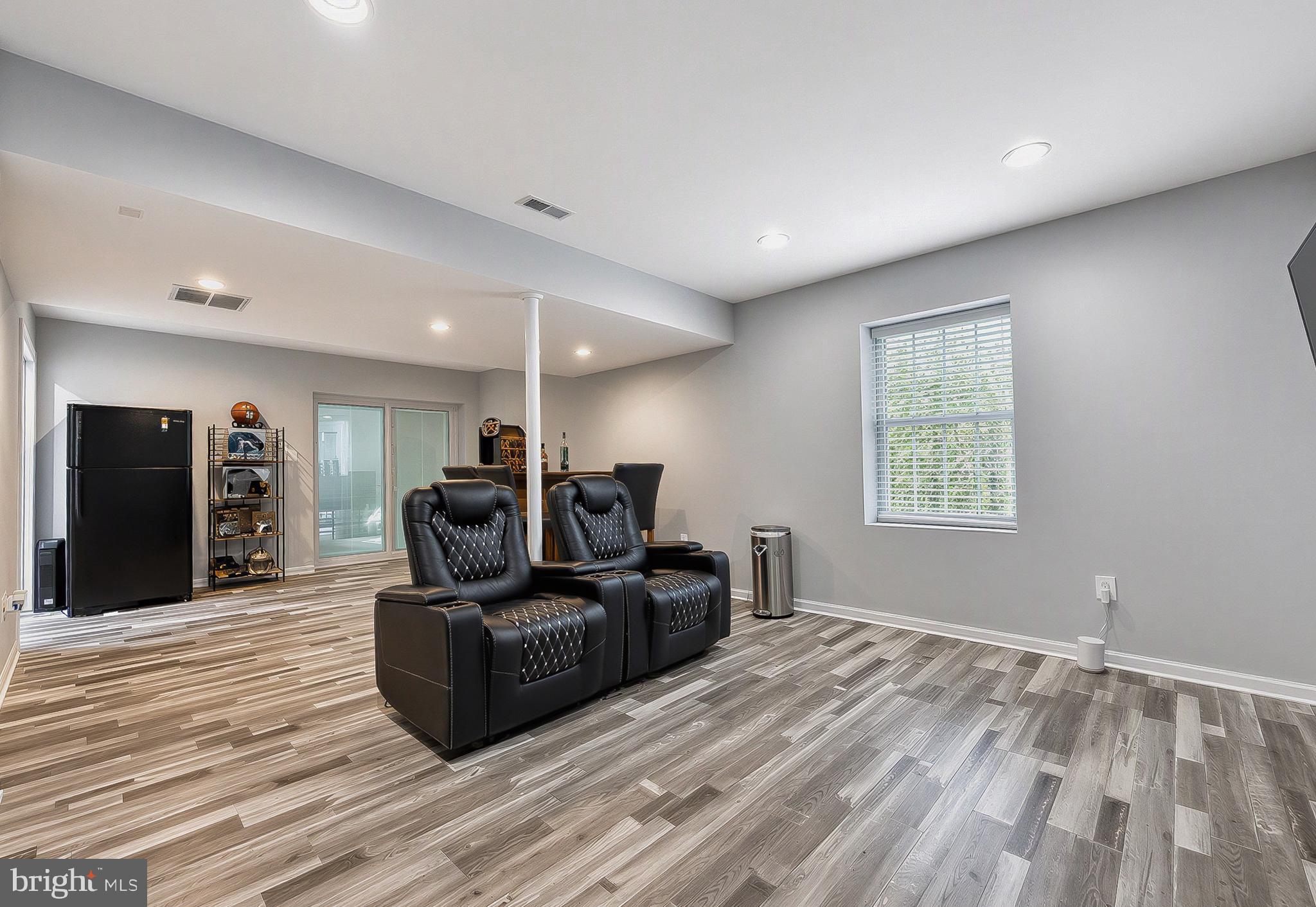 BREEZY POINT - Residential