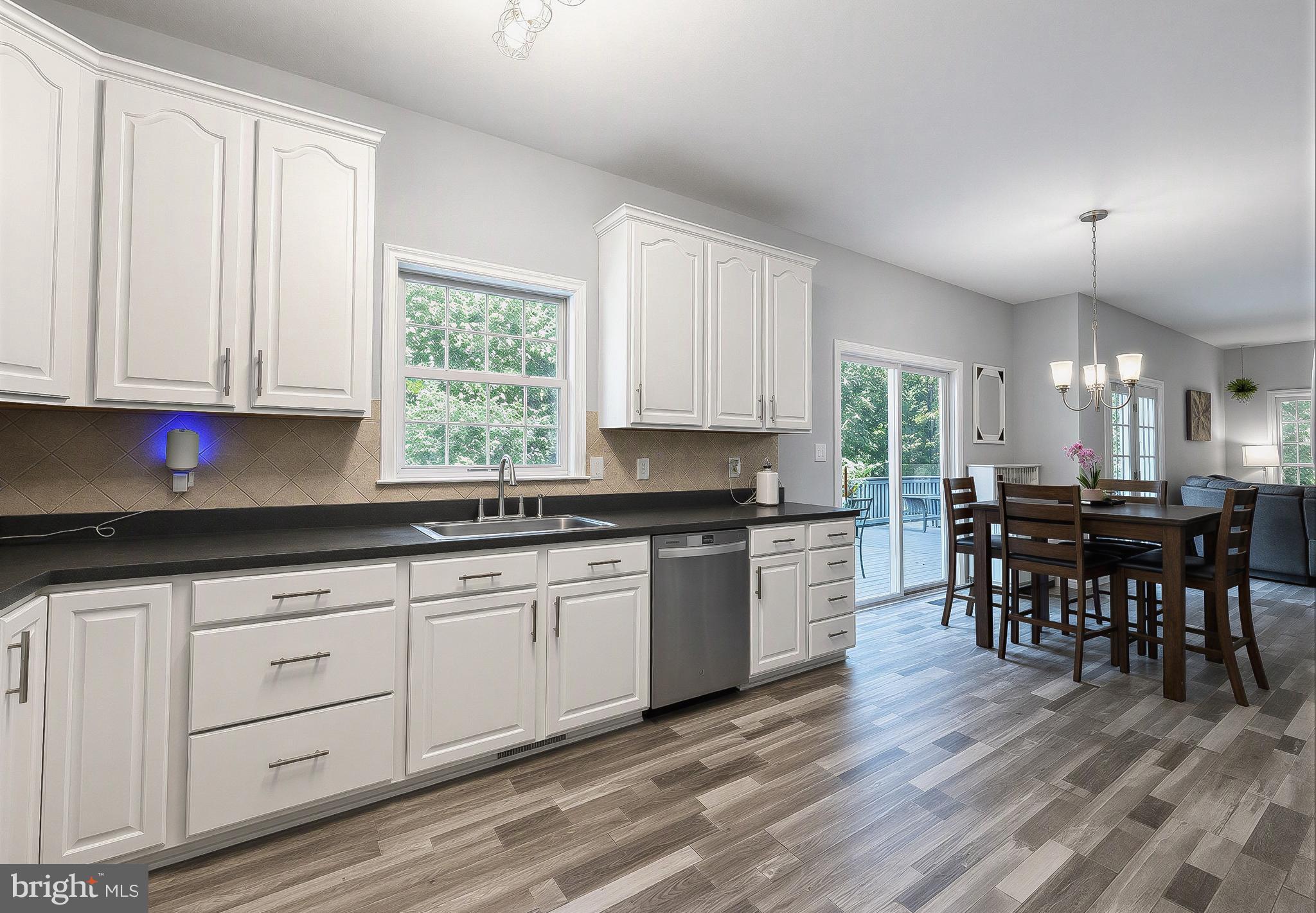 BREEZY POINT - Residential