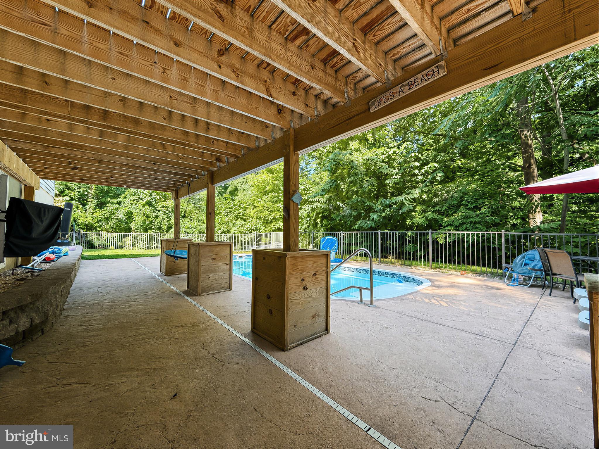 BREEZY POINT - Residential