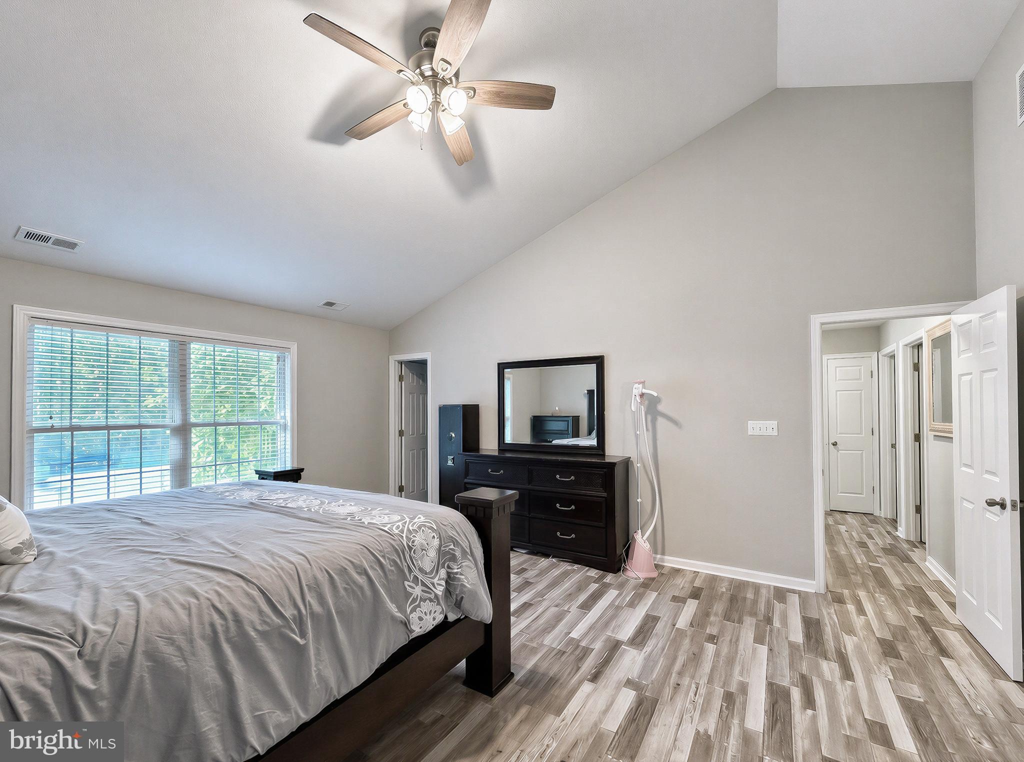 BREEZY POINT - Residential