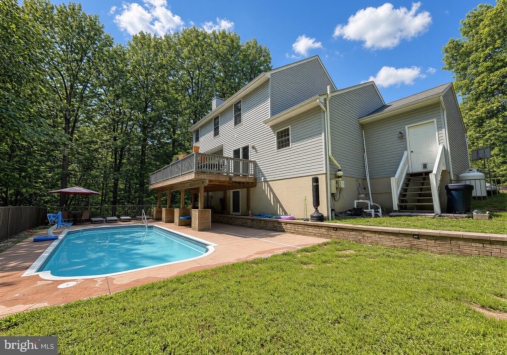 BREEZY POINT - Residential