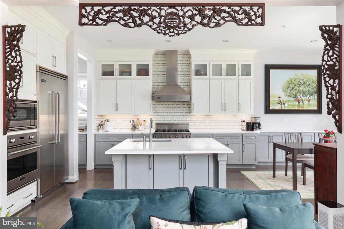 BETHESDA MEWS - Residential