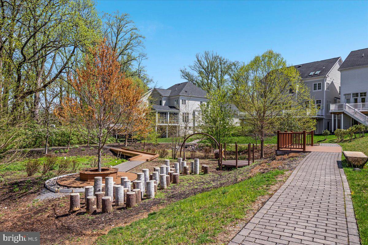 BETHESDA MEWS - Residential