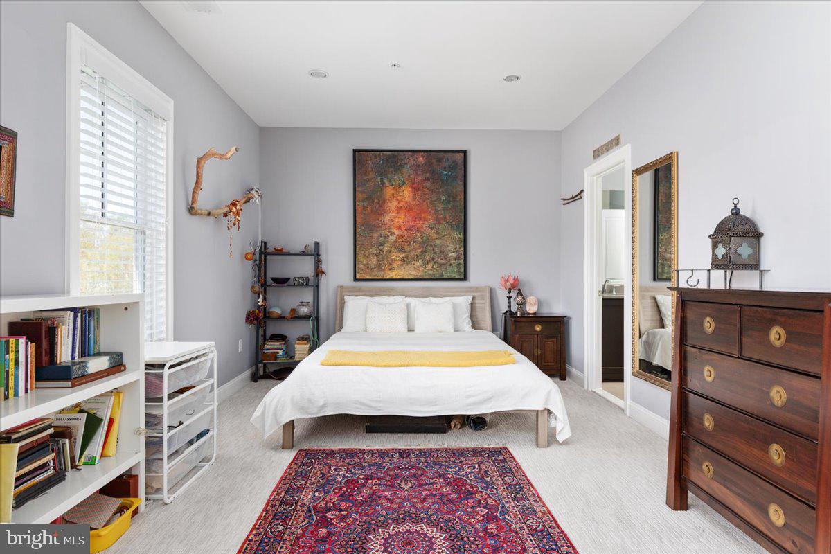 BETHESDA MEWS - Residential