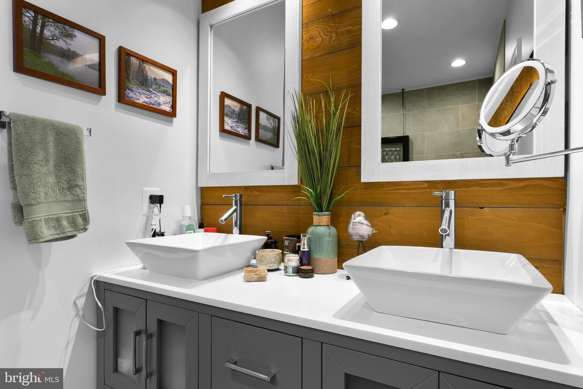 VILLAS AT THE RIDGES - Residential