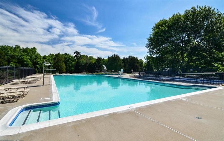 PRESIDENTIAL LAKES - Residential