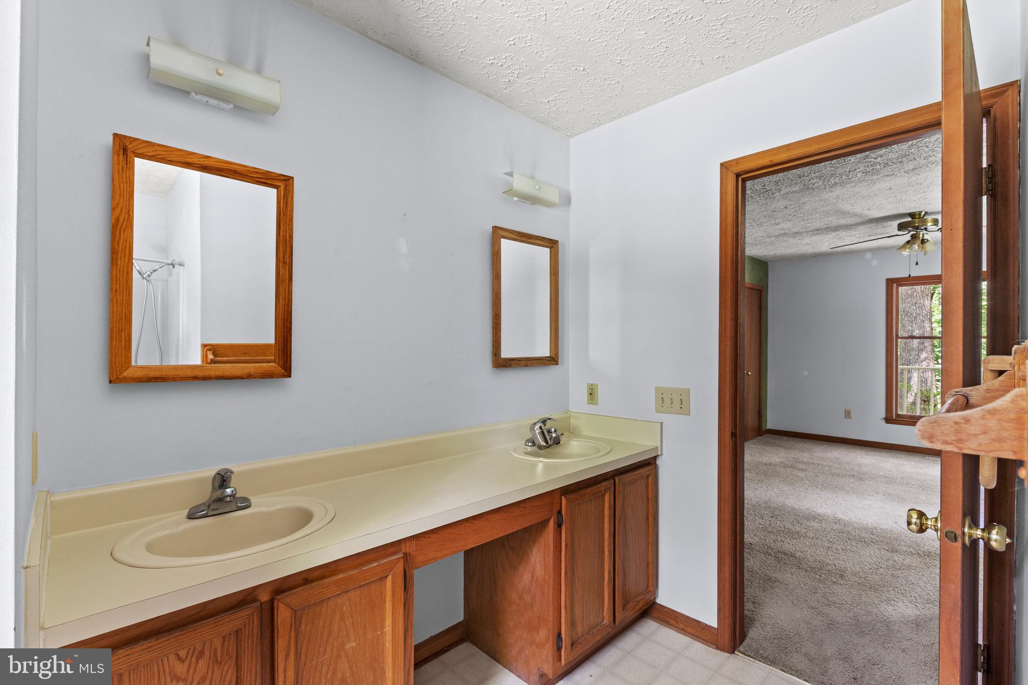 PRESIDENTIAL LAKES - Residential