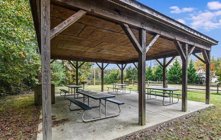 PRESIDENTIAL LAKES - Residential