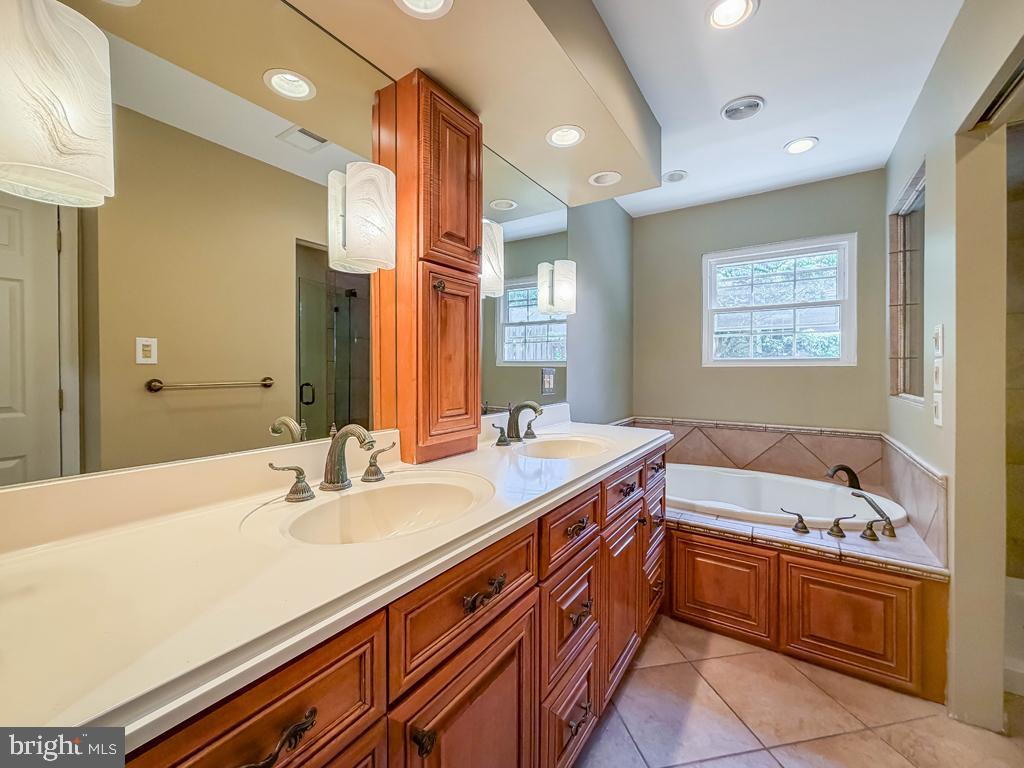 BLUE BELL WOODS - Residential