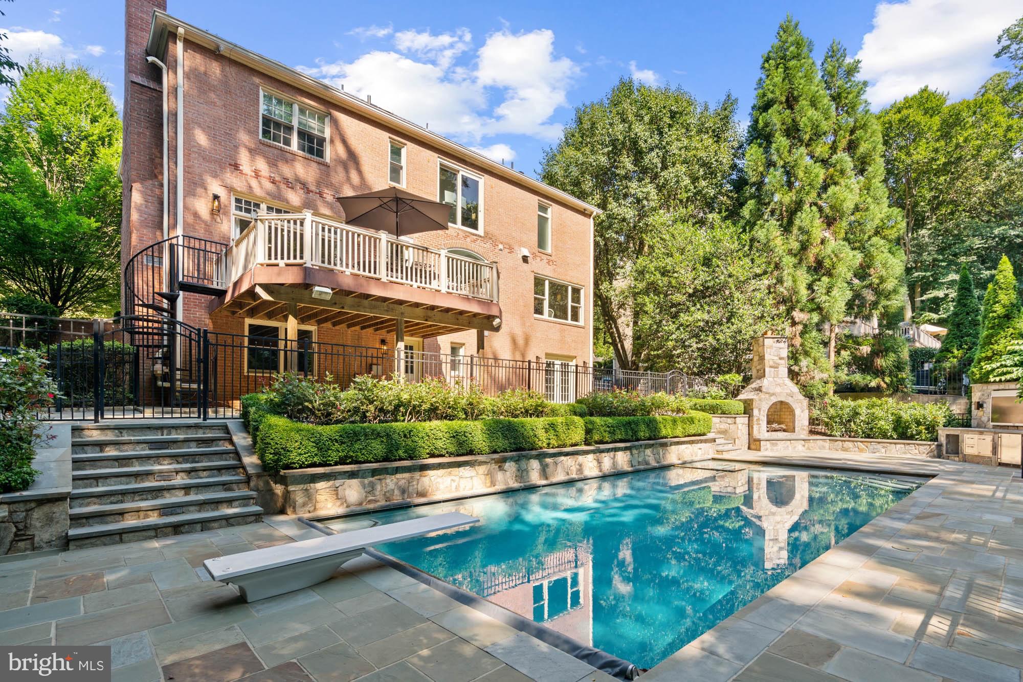 RIVER OAKS - Residential