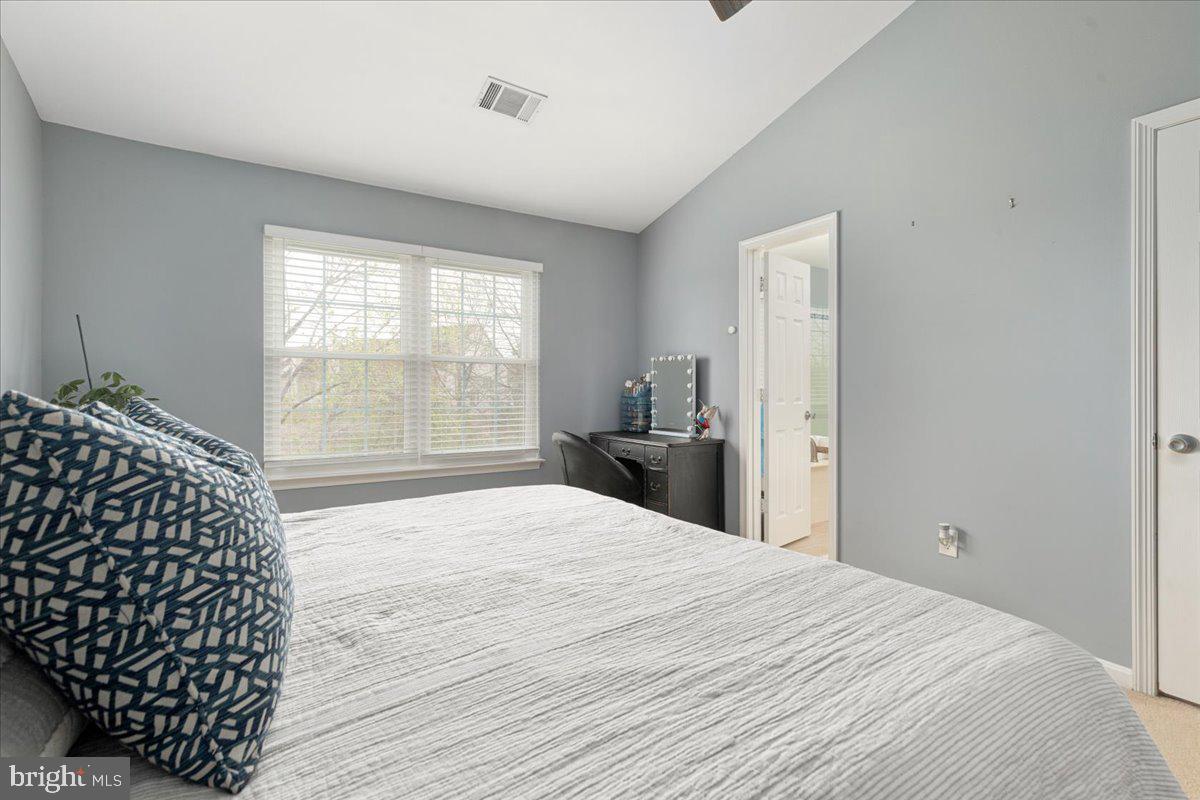 ASHBURN FARM - Residential