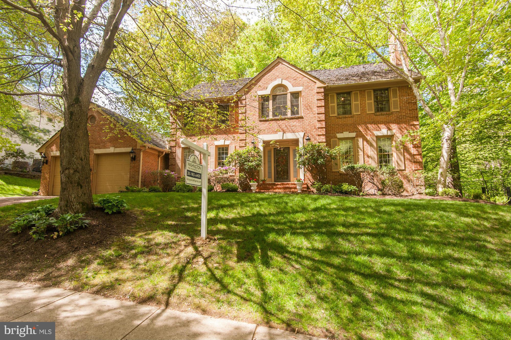 Magnificently renovated home in park-like setting, 2-story foyer entrance w/hand-painted floors;High-end Kitchen leading into a fabulous Family Room w/multiple sets of tall windows and French Doors, leading to deck w/serene views. Pella doors to large screened-in Porch from Dining Room, Gorgeous Master Ba, generator. A stunning home in great, close in, location!